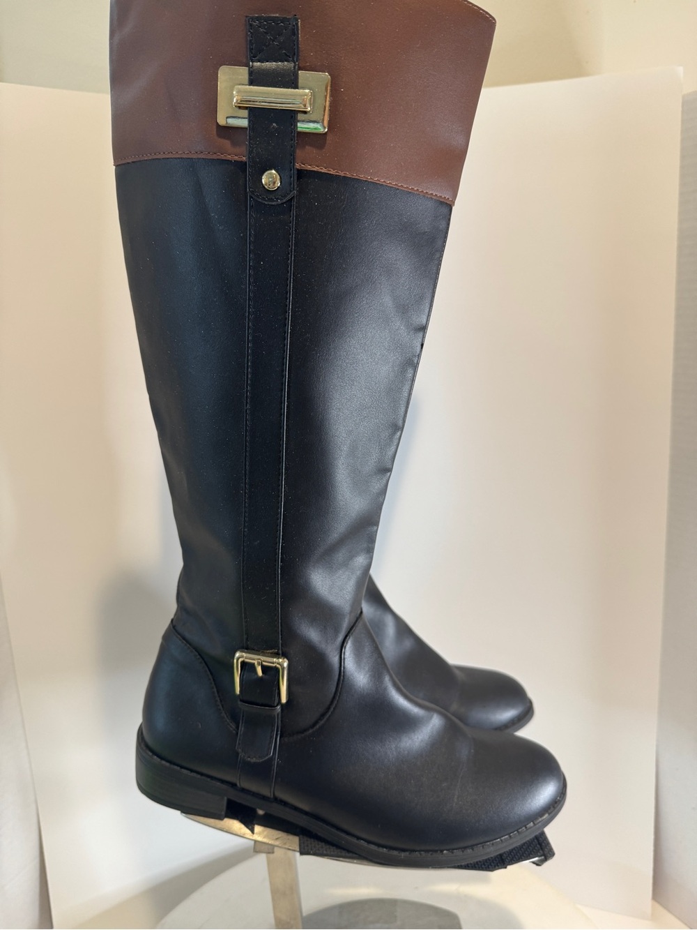 Karen Scott Deliee Brown Black Faux Leather Calf Riding Boot size 8.5 - Picture 5 of 10
